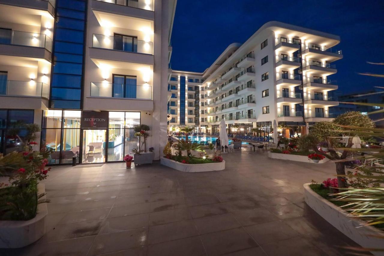 Tanushaj Resort *